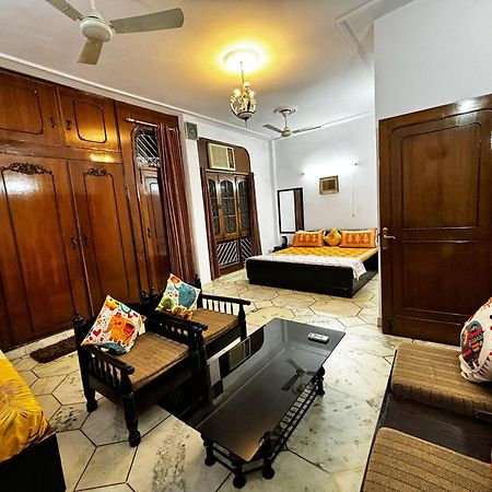 Tatvamasi Homestay New Delhi Bagian luar foto