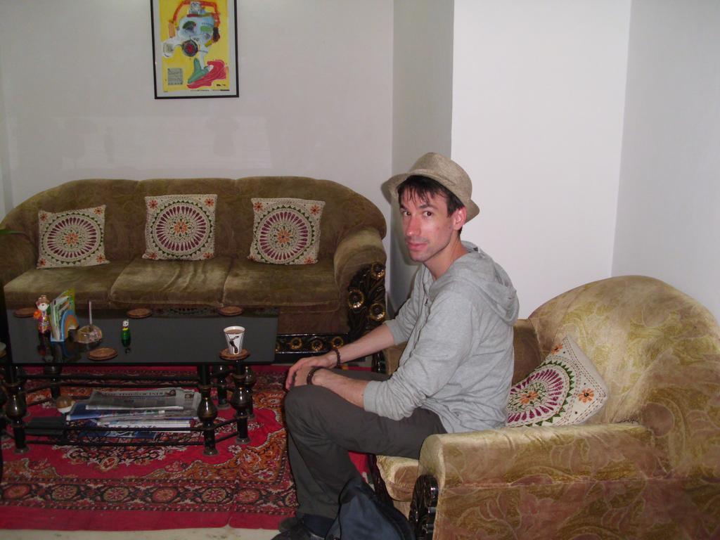 Tatvamasi Homestay New Delhi Bagian luar foto