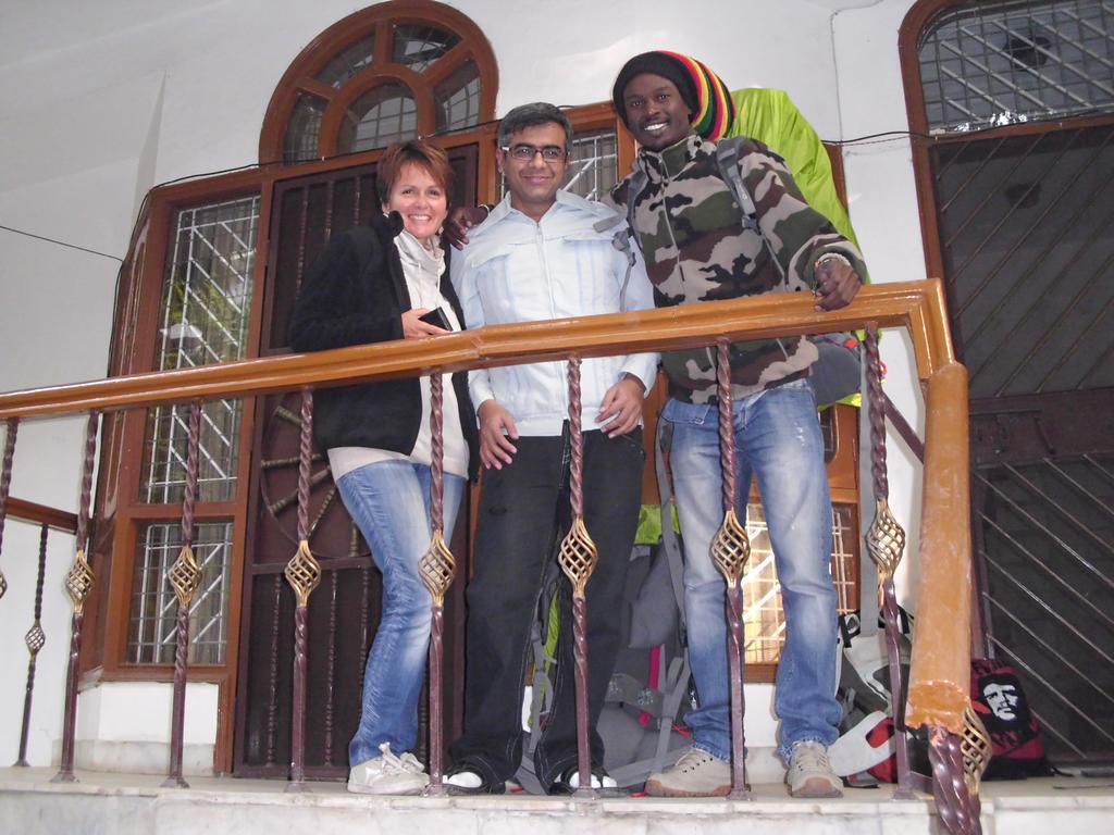 Tatvamasi Homestay New Delhi Bagian luar foto
