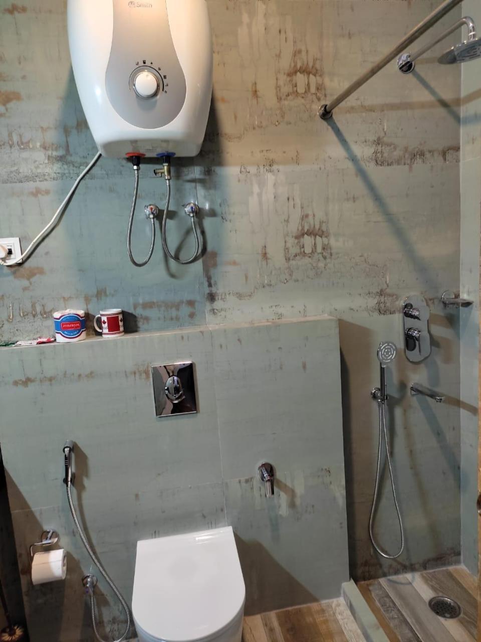Tatvamasi Homestay New Delhi Bagian luar foto