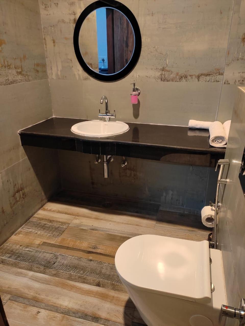 Tatvamasi Homestay New Delhi Bagian luar foto
