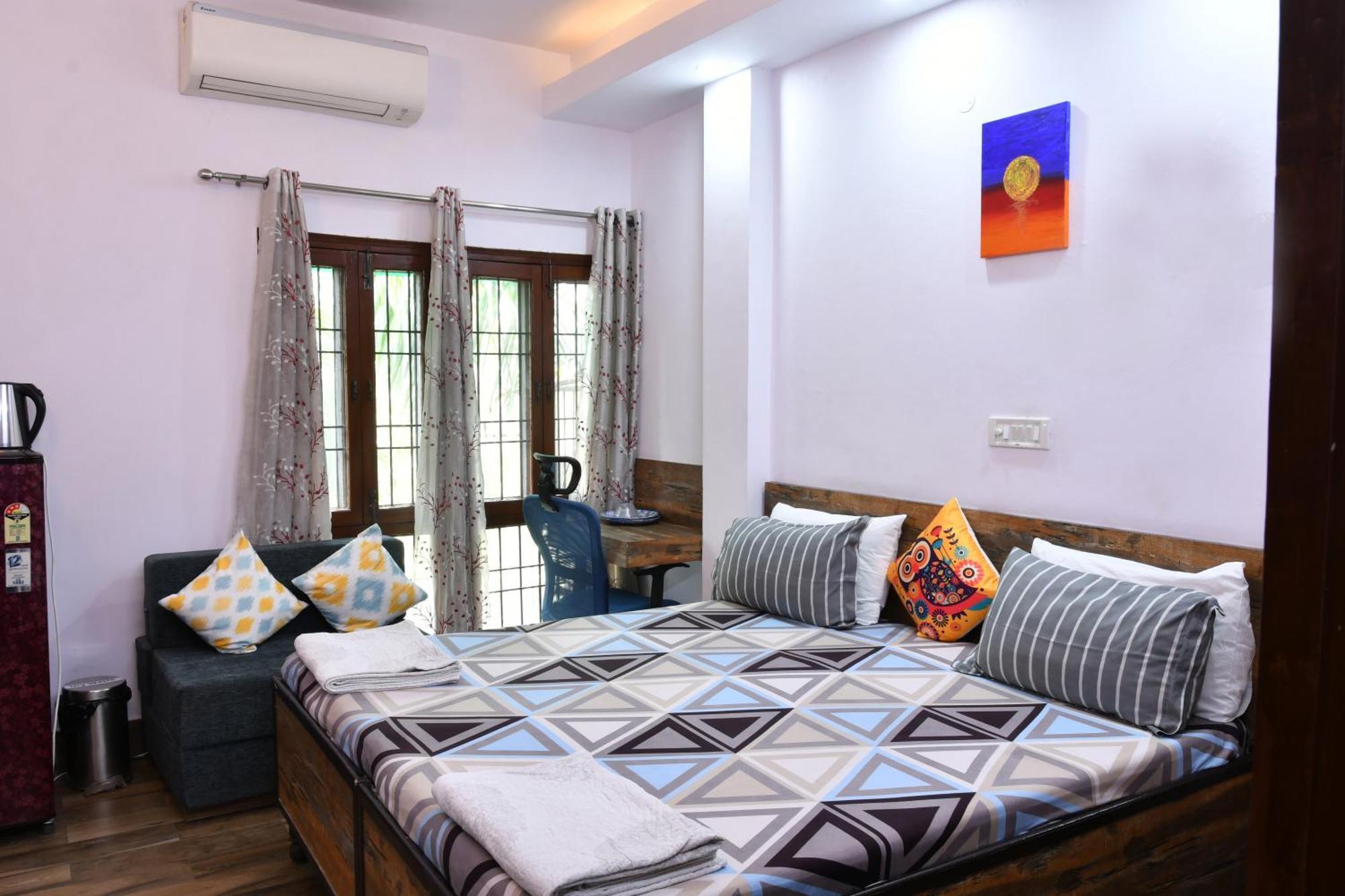 Tatvamasi Homestay New Delhi Bagian luar foto