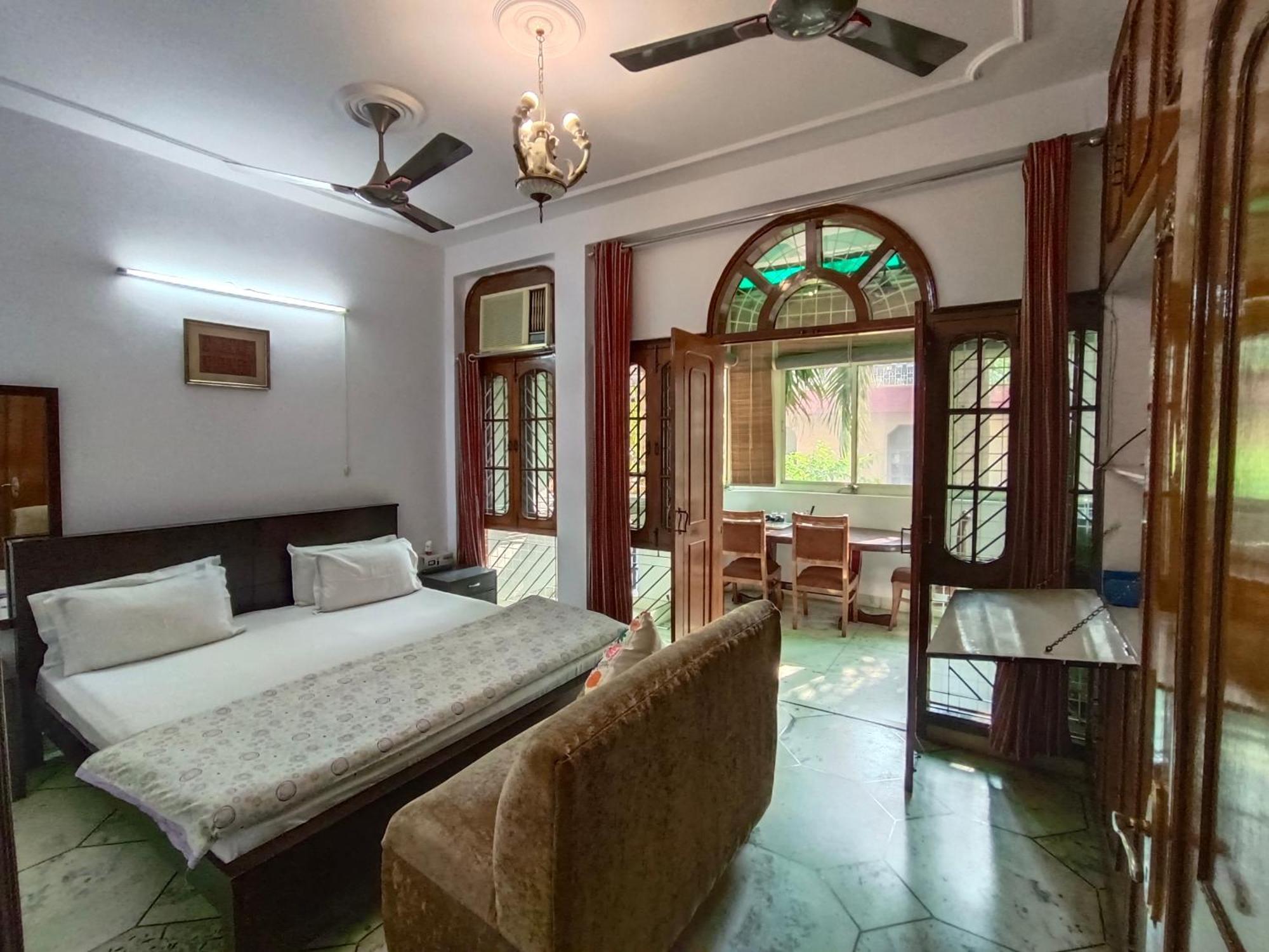 Tatvamasi Homestay New Delhi Bagian luar foto
