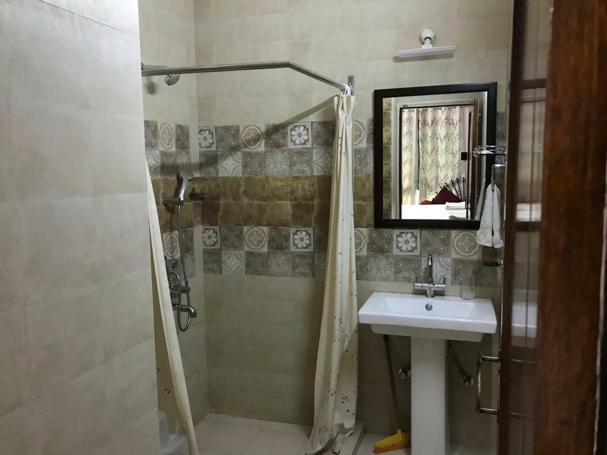 Tatvamasi Homestay New Delhi Bagian luar foto