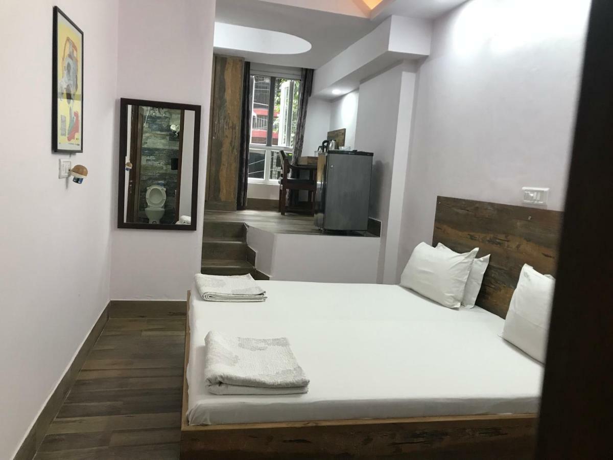 Tatvamasi Homestay New Delhi Bagian luar foto