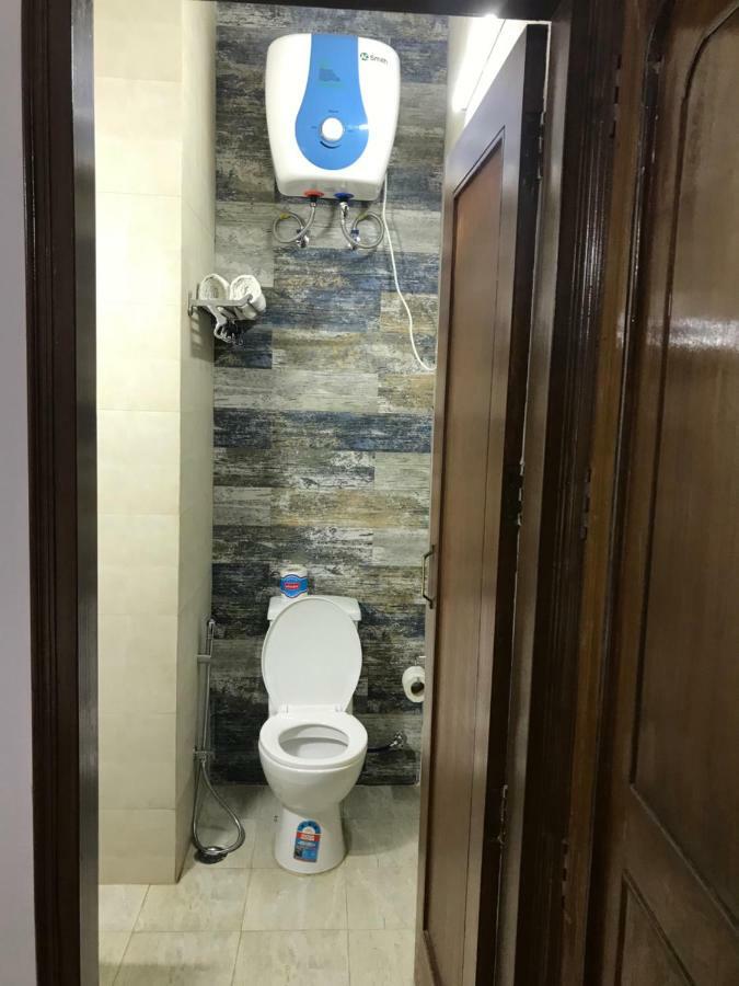Tatvamasi Homestay New Delhi Bagian luar foto
