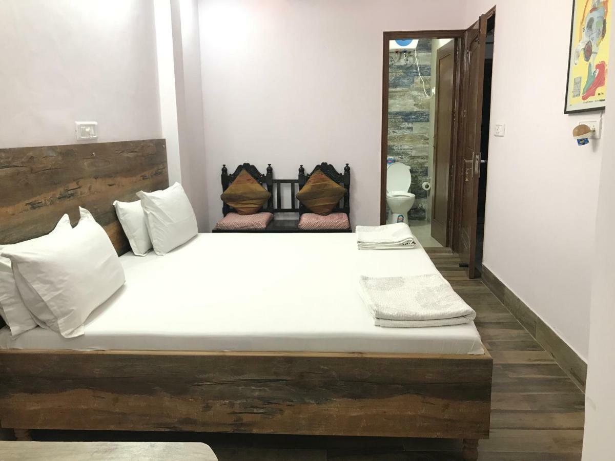 Tatvamasi Homestay New Delhi Bagian luar foto