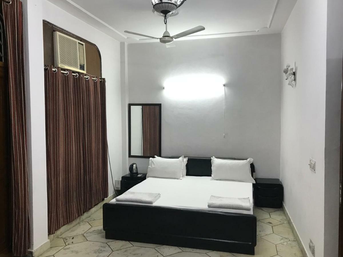 Tatvamasi Homestay New Delhi Bagian luar foto