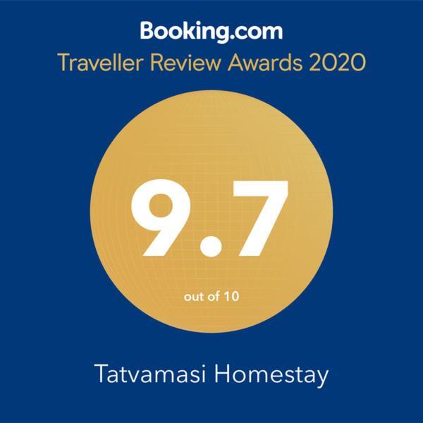 Tatvamasi Homestay New Delhi Bagian luar foto